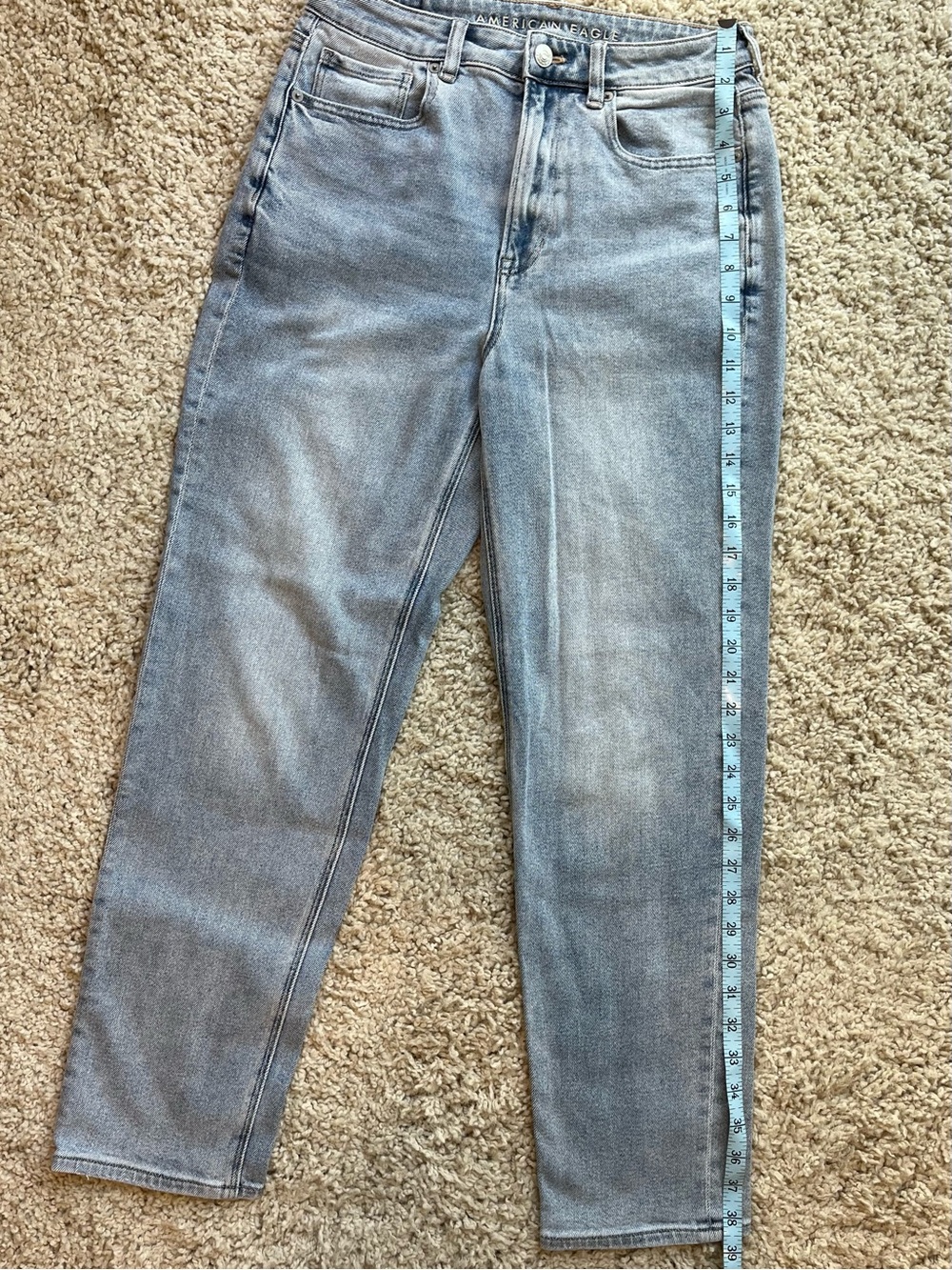 American Eagle High-Waisted Light Blue Mom Jeans - Picture 5 of 10